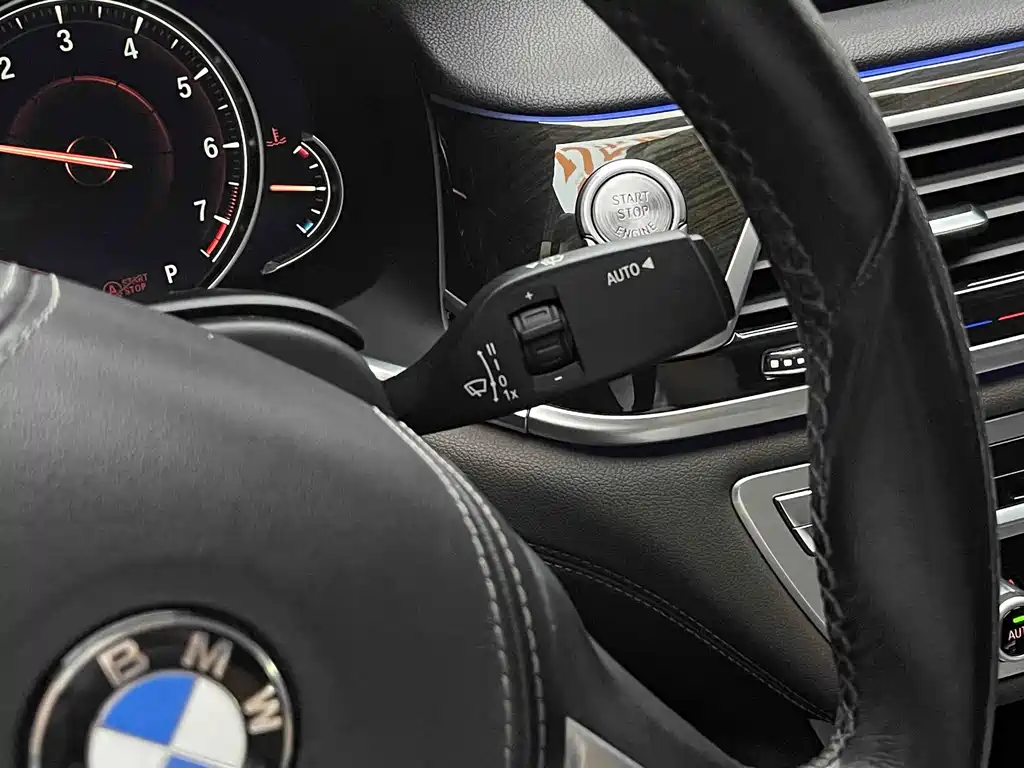 BMW 7 Series — миниатюра 27