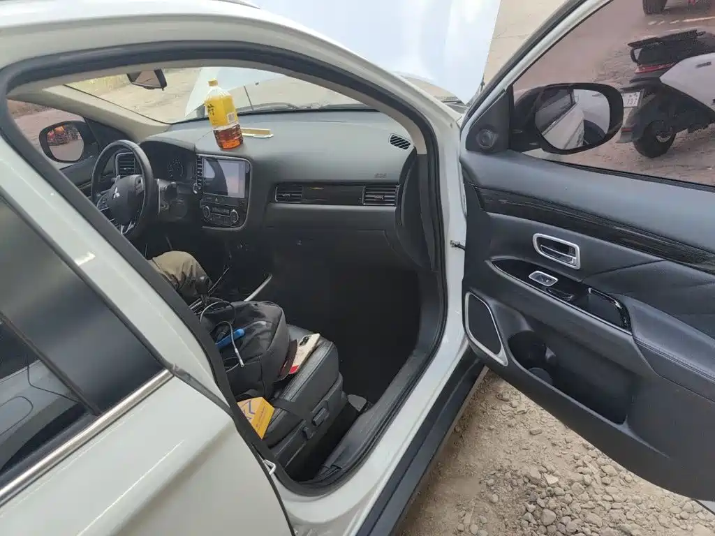 Mitsubishi Outlander — миниатюра 19