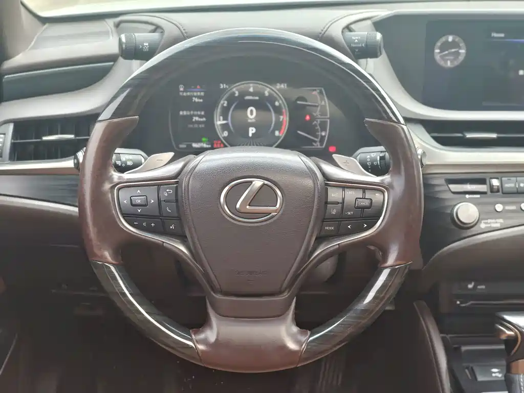 Lexus ES — миниатюра 14