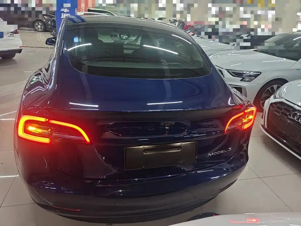 Tesla Model 3 — миниатюра 6