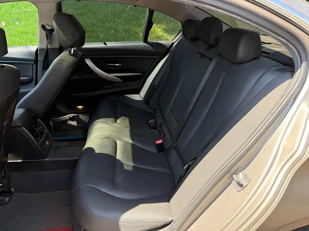 BMW 3 Series — миниатюра 12