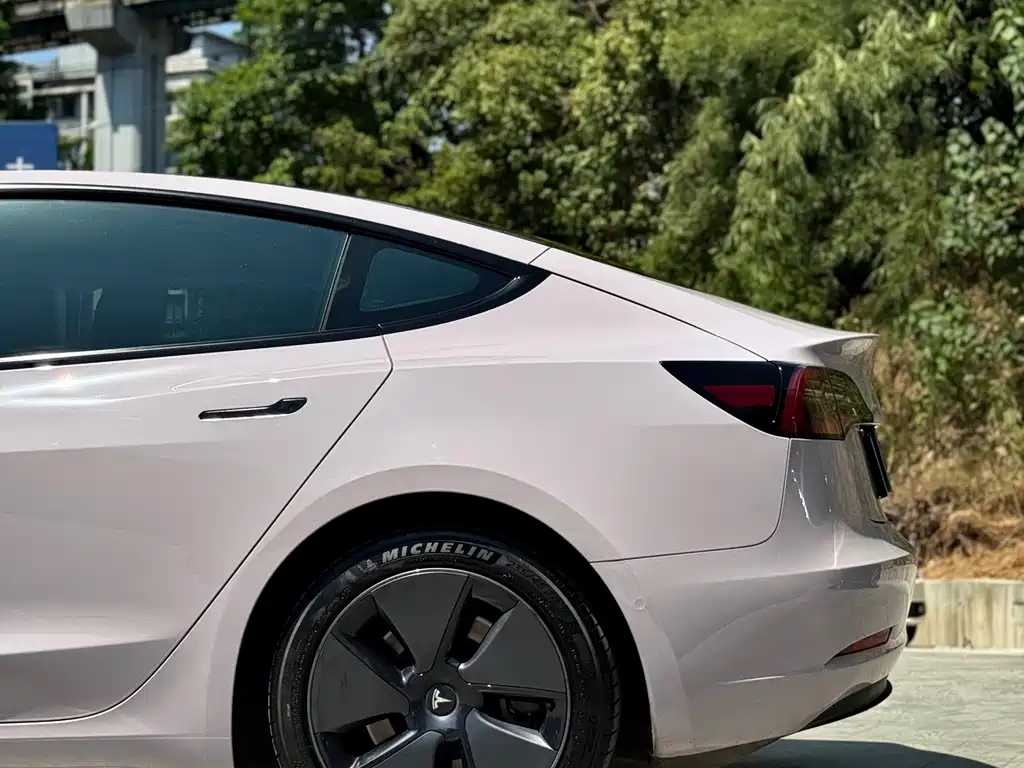 Tesla Model 3 — миниатюра 31
