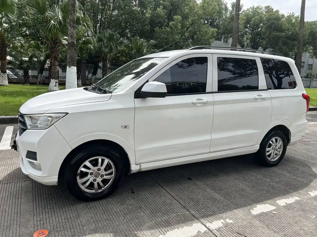 Wuling Hongguang — миниатюра 9