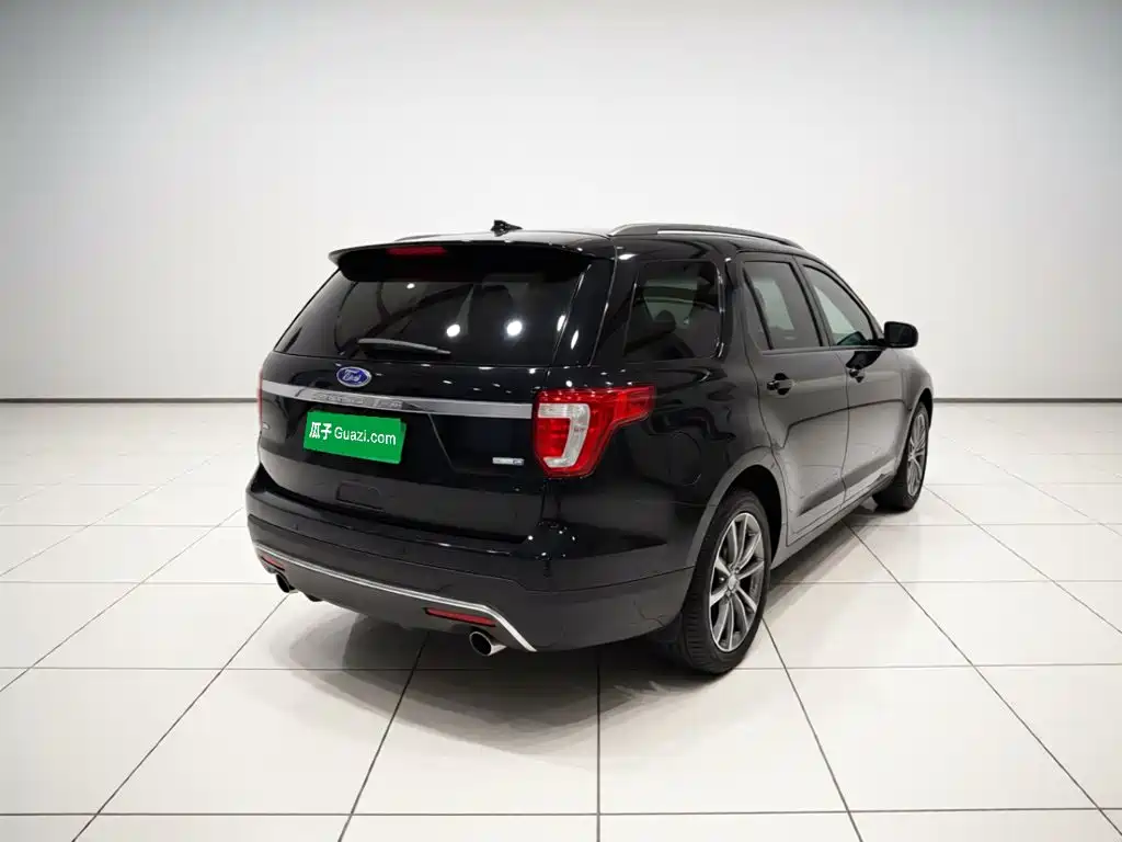 Ford Explorer (Import) — миниатюра 3