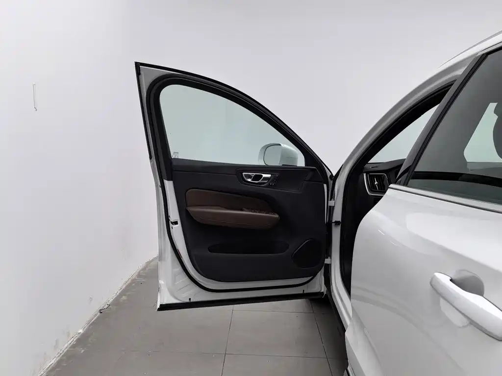 Volvo XC60 — миниатюра 8