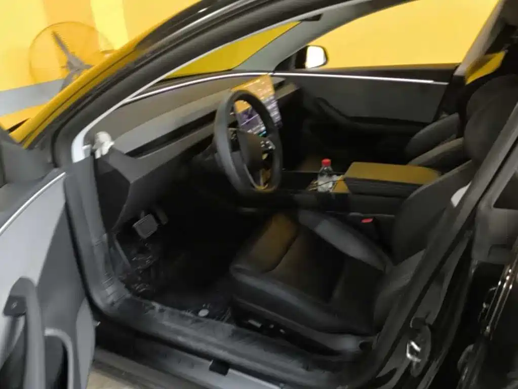 Tesla Model 3 — миниатюра 5