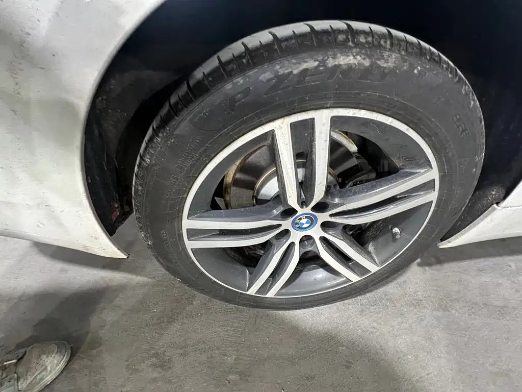 BMW 5 Series New Energy — миниатюра 6