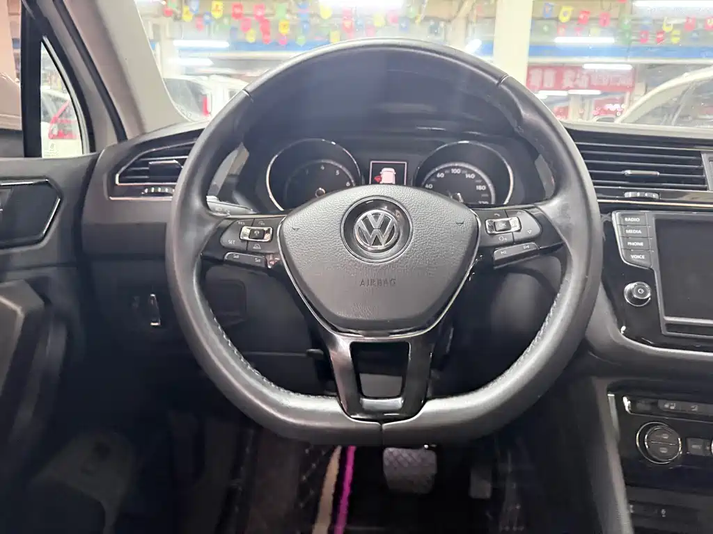 Volkswagen Tiguan L — миниатюра 14