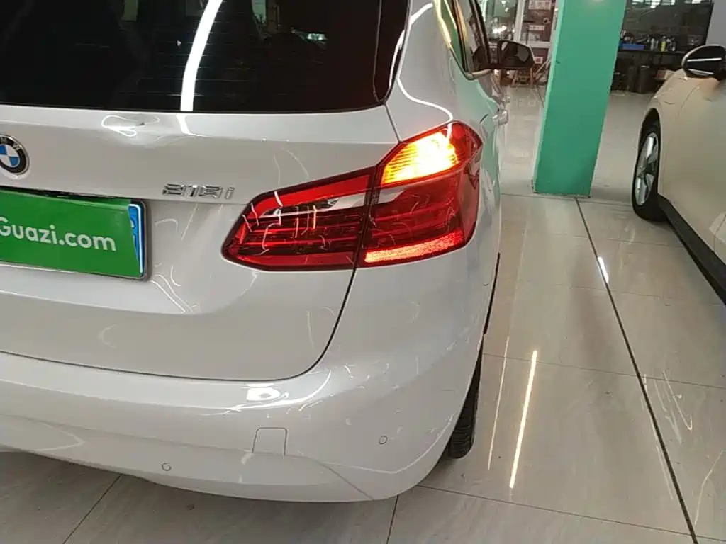 BMW 2 Series Active Tourer — миниатюра 8