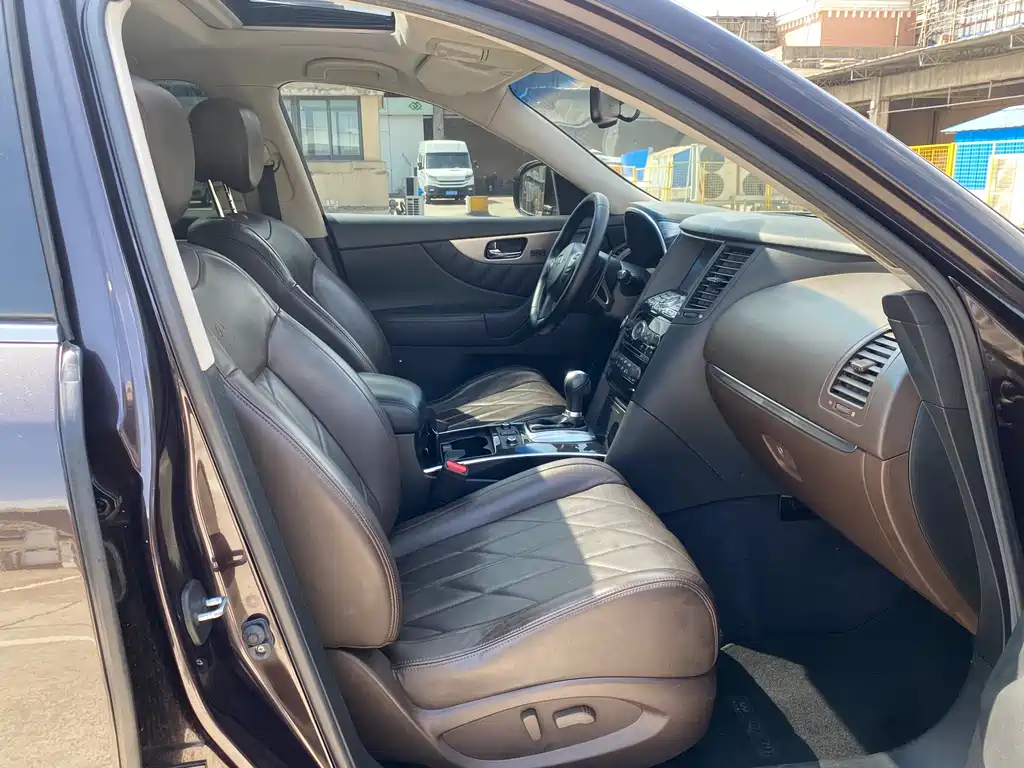 Infiniti QX70 — миниатюра 13