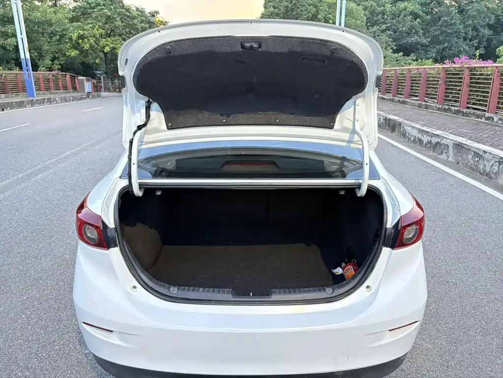 Mazda 3 Axela — миниатюра 7