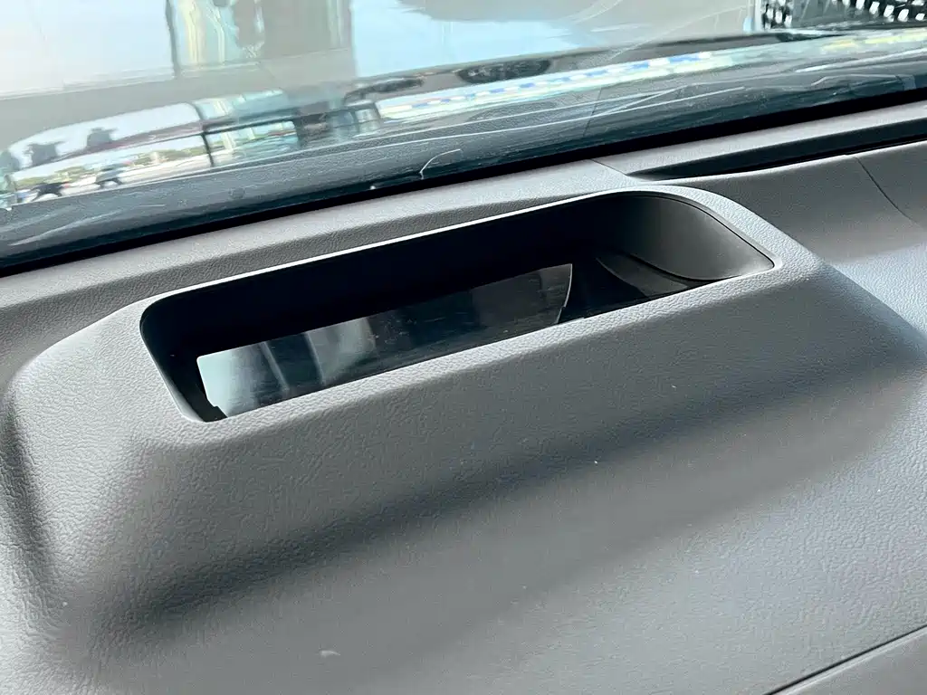 Toyota Alphard — миниатюра 13