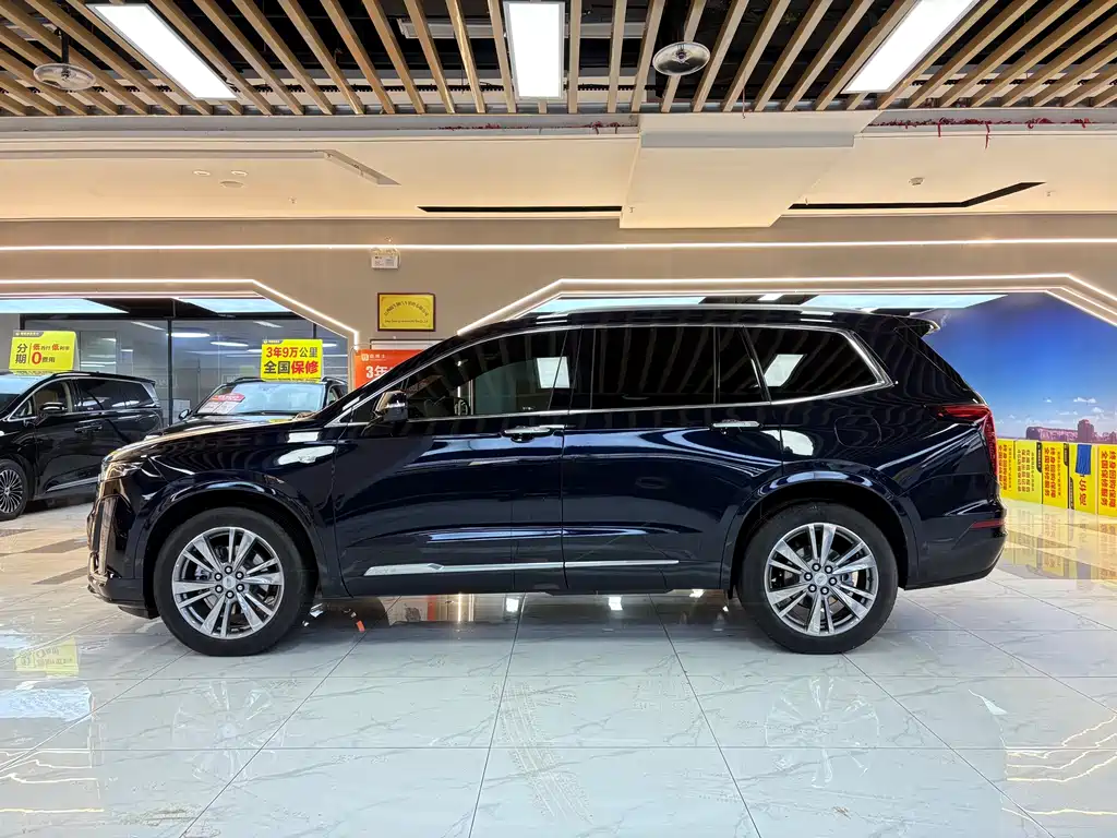 CADILLAC XT6