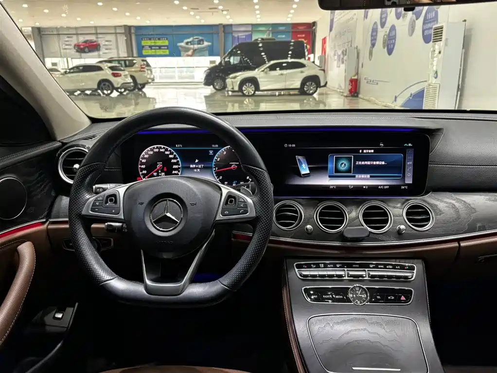 MERCEDES-BENZ E CLASS