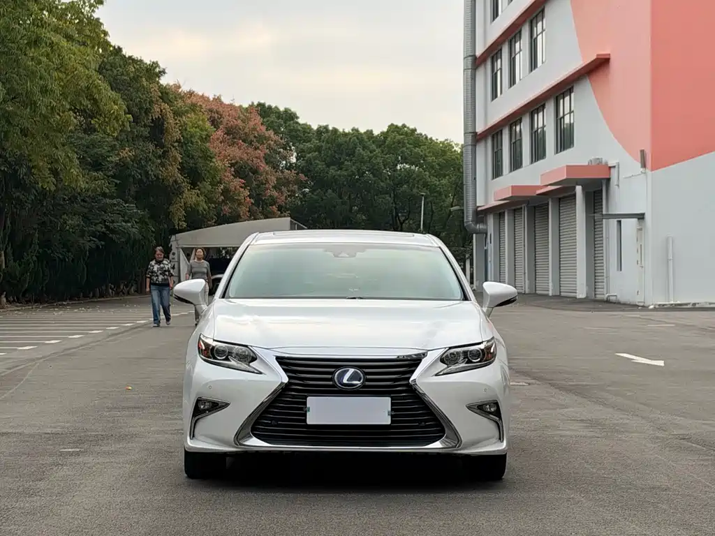 Lexus ES — миниатюра 2