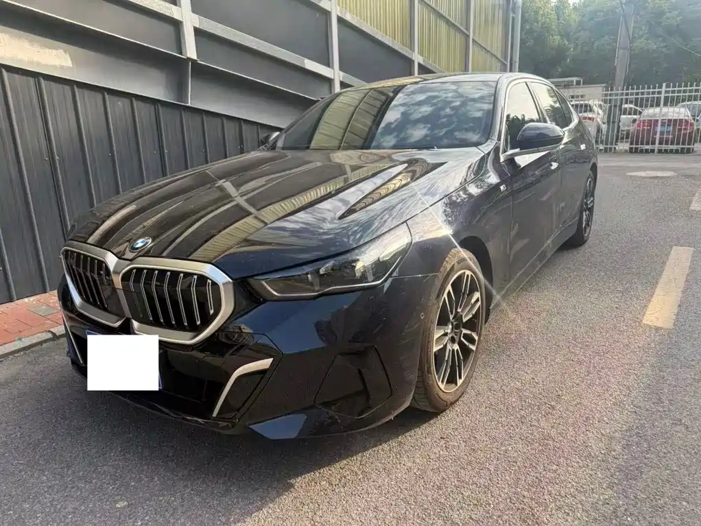 BMW 5 Series — миниатюра 2