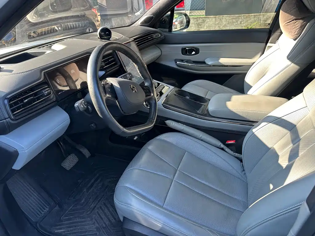 NIO ES8 2022 100kWh мест