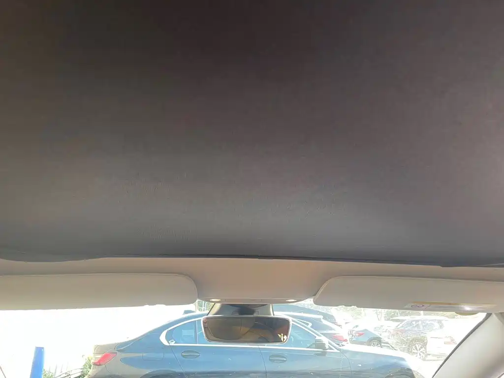 Tesla Model 3 — миниатюра 7