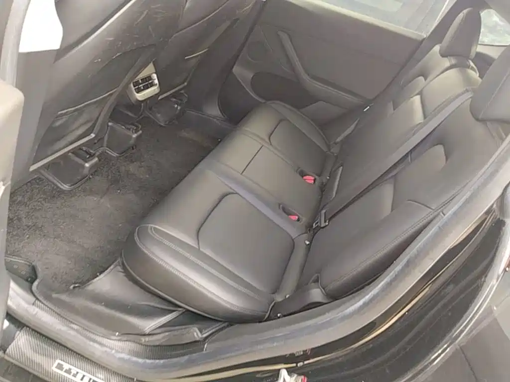 Tesla Model Y — миниатюра 17