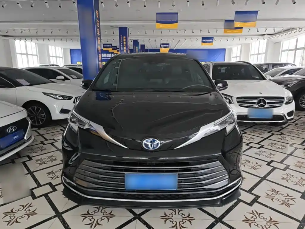 Toyota Sienna — миниатюра 3