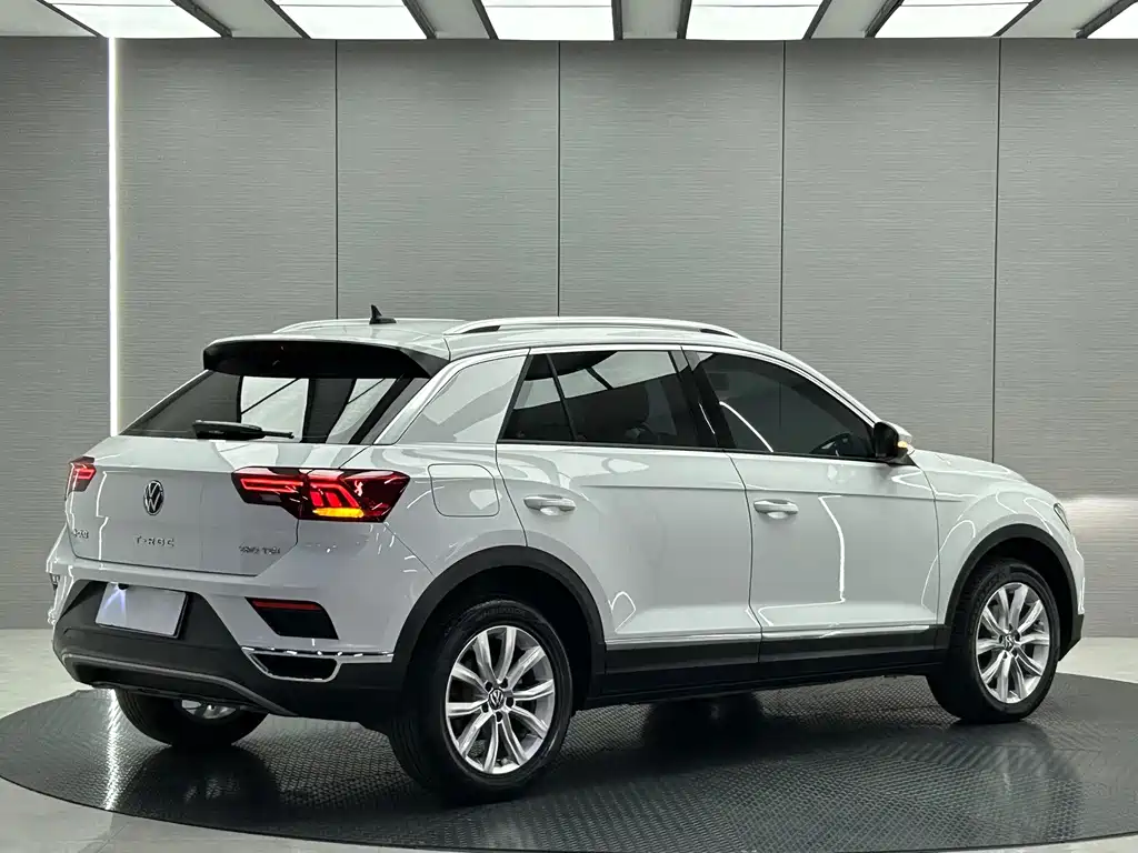 Volkswagen T-Roc — миниатюра 4