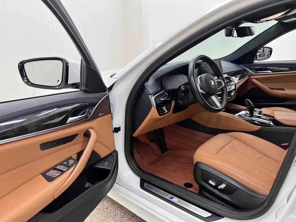 BMW 5 Series — миниатюра 7