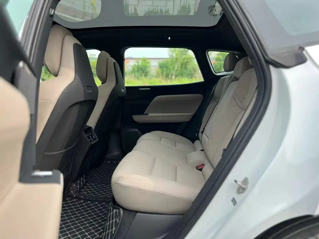 Volvo XC70 PHEV — миниатюра 5