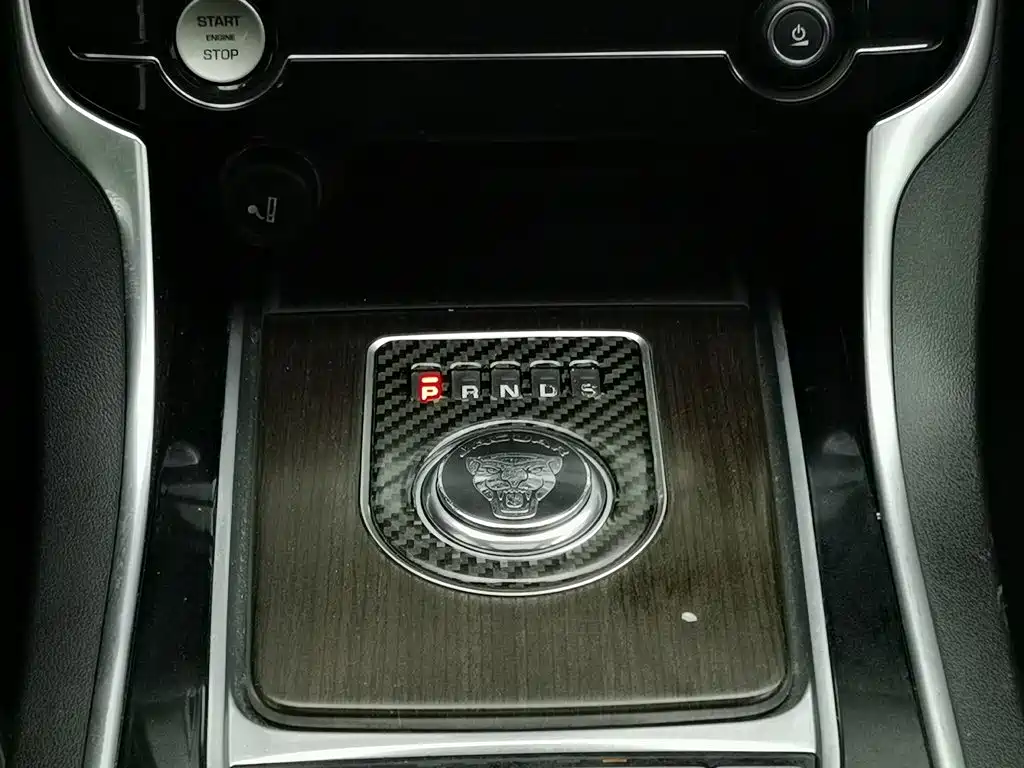 Jaguar XFL — миниатюра 13