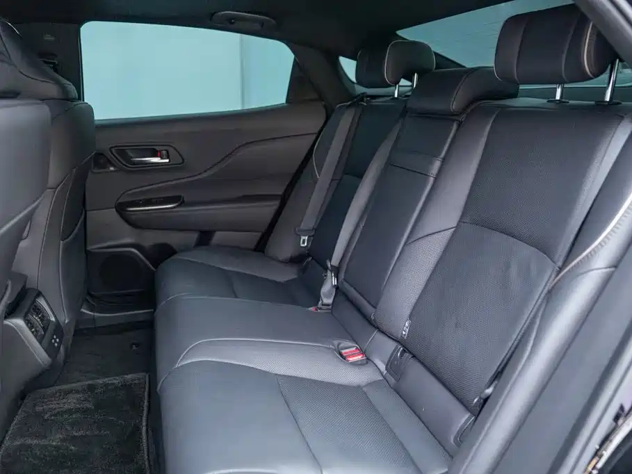 Toyota Crown SportCross — миниатюра 14