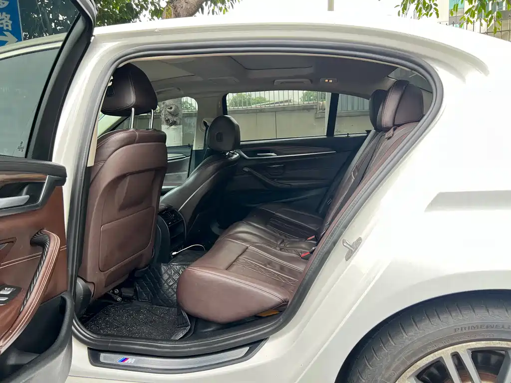 BMW 5 Series — миниатюра 5