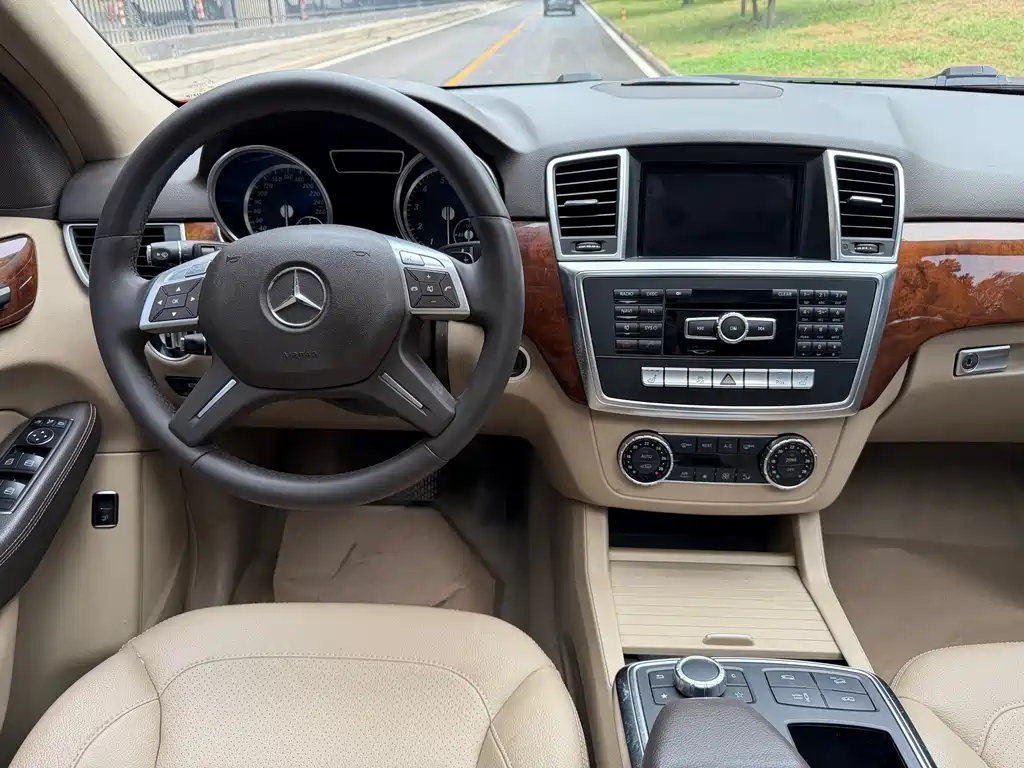 Mercedes-Benz M-Class — миниатюра 9