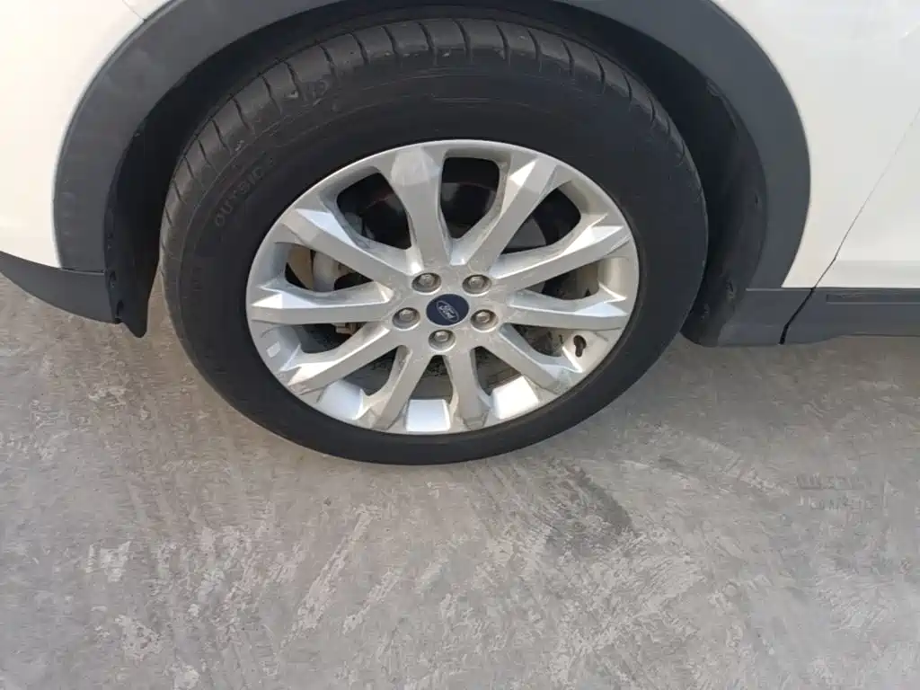 Ford Kuga — миниатюра 23