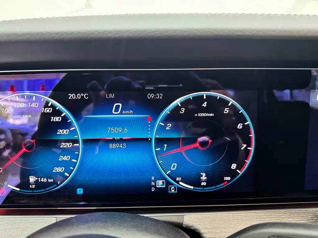 Mercedes-Benz E-Class — миниатюра 13