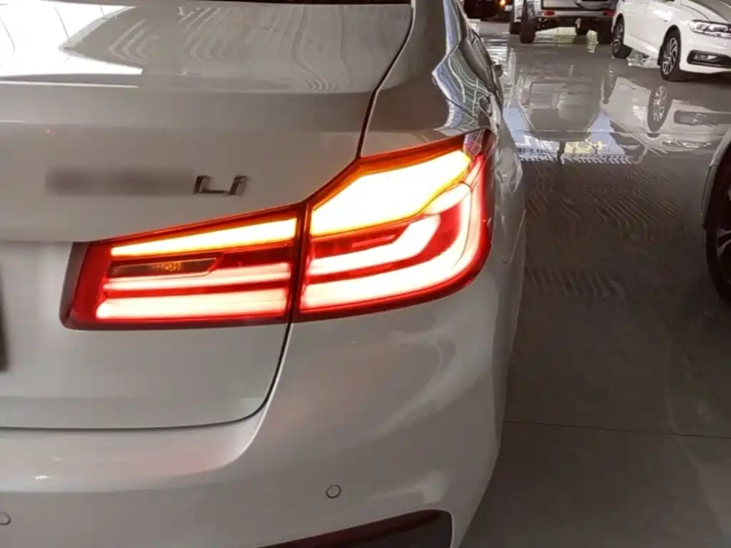 BMW 5 Series — миниатюра 8