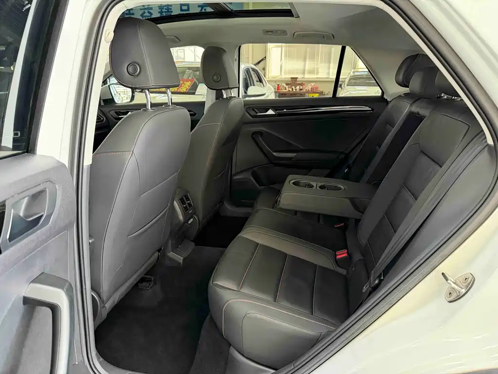 Volkswagen T-Roc — миниатюра 15