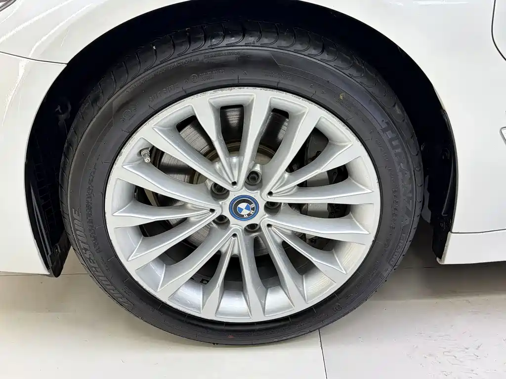 BMW 5 Series New Energy — миниатюра 10