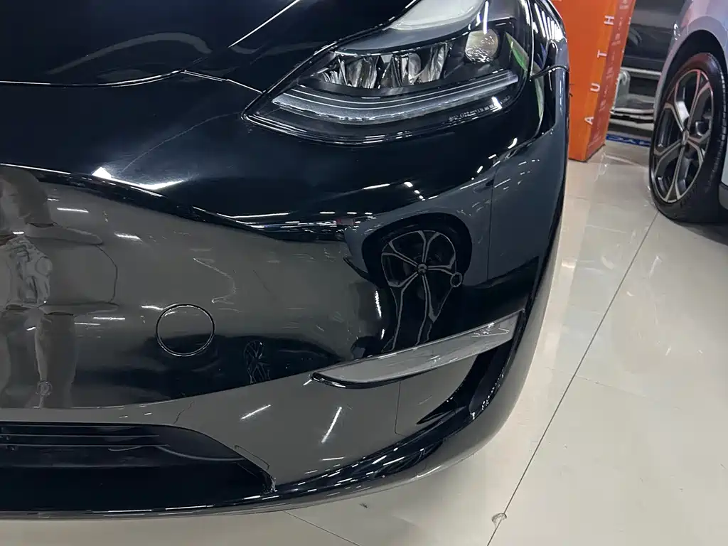 Tesla Model Y — миниатюра 11
