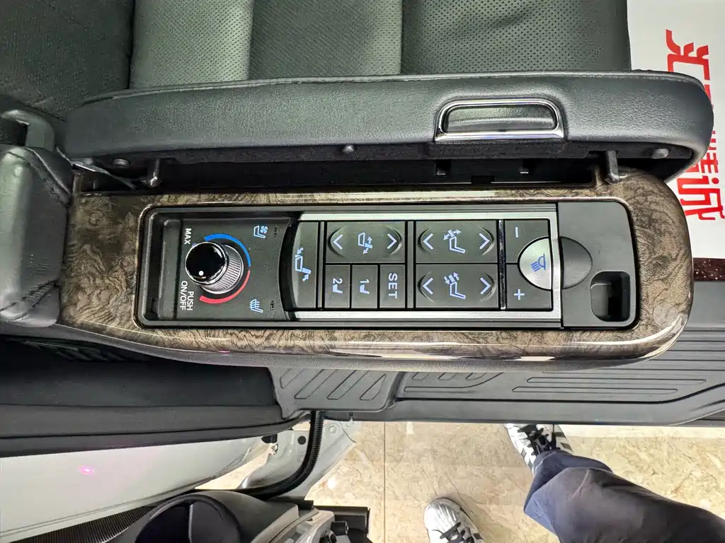 Toyota Alphard — миниатюра 19