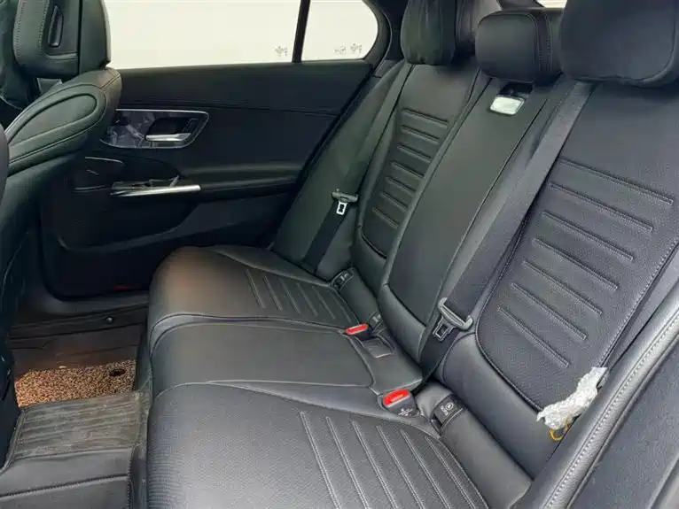 Mercedes-Benz C-Class — миниатюра 13