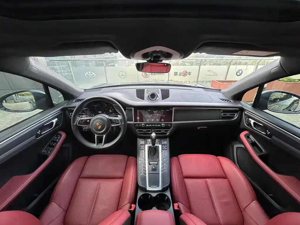 Porsche Macan — миниатюра 14
