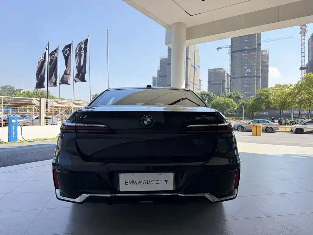 BMW i7 — миниатюра 6