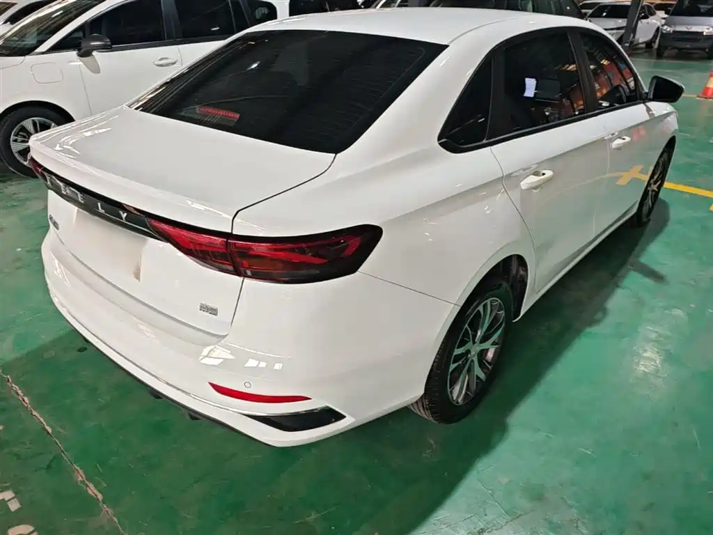 Geely Emgrand 2026 400 1.5L MT