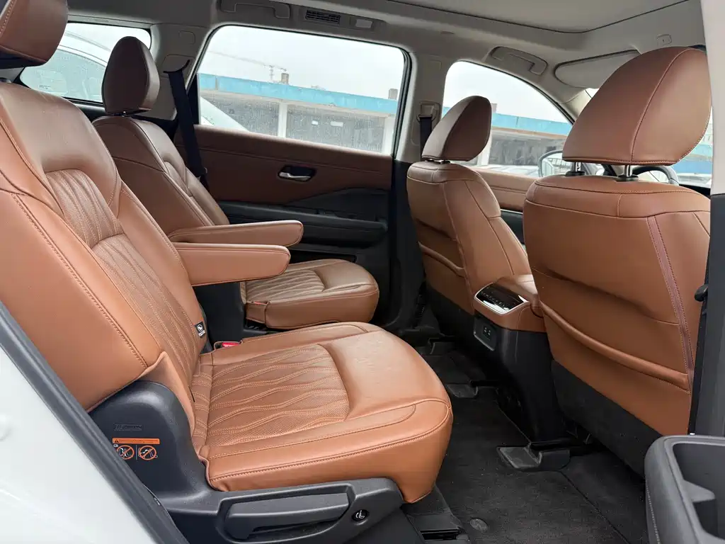 NISSAN EXPLORING THE LAND