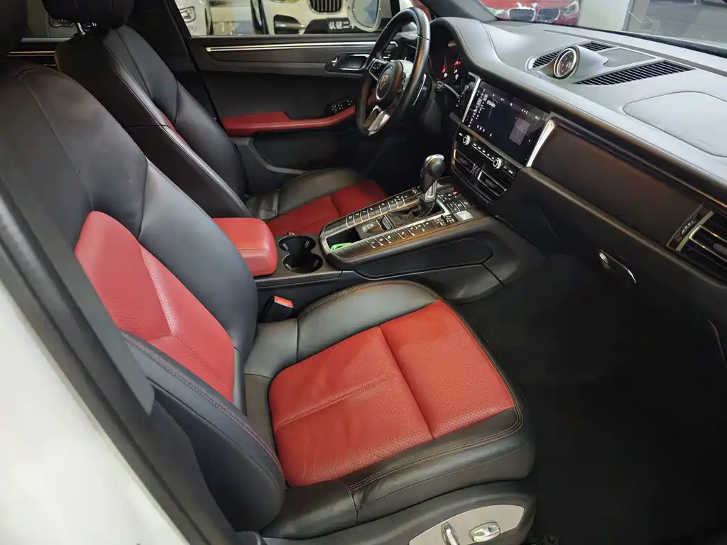 Porsche Macan — миниатюра 3
