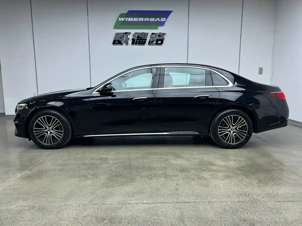Mercedes-Benz E-Class — миниатюра 7