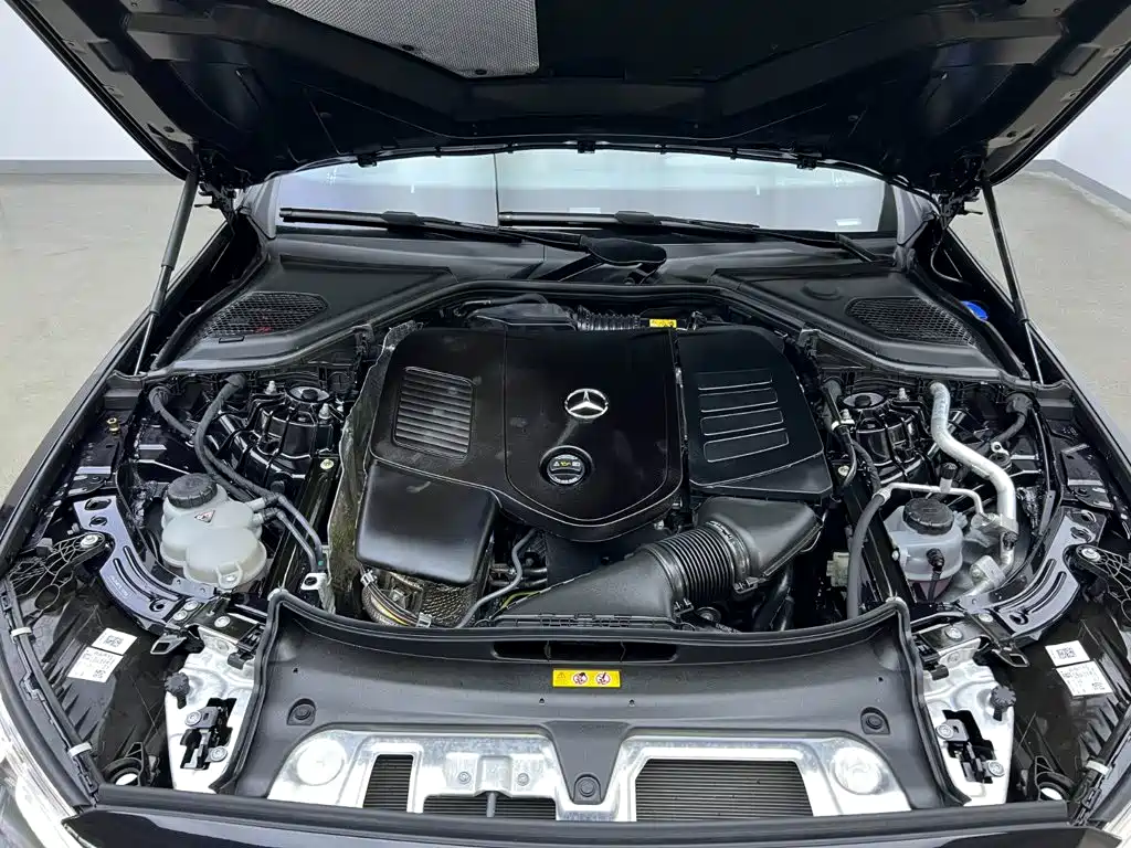 Mercedes-Benz E-Class — миниатюра 8