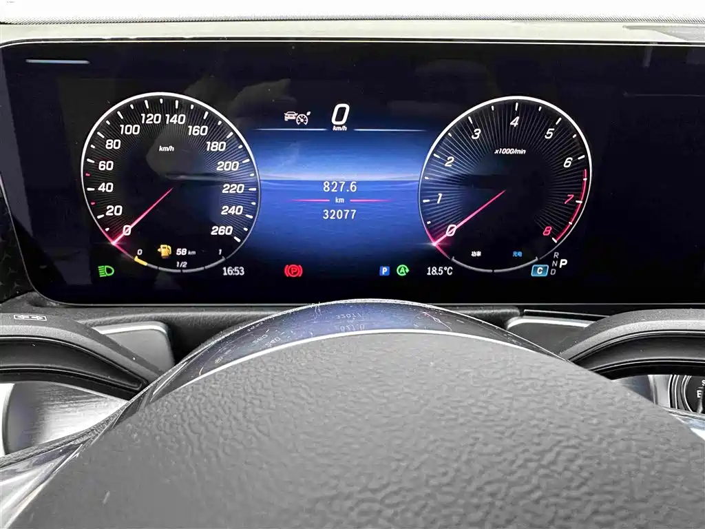 Mercedes-Benz GLB — миниатюра 11