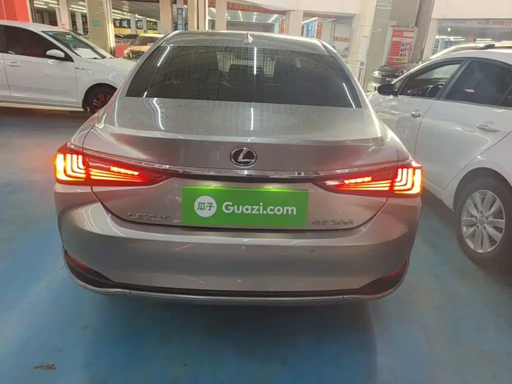 Lexus ES — миниатюра 6