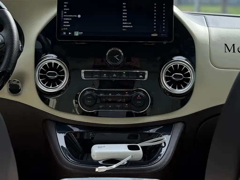 Mercedes-Benz Vito 2023 2.0T Elite 7 мест