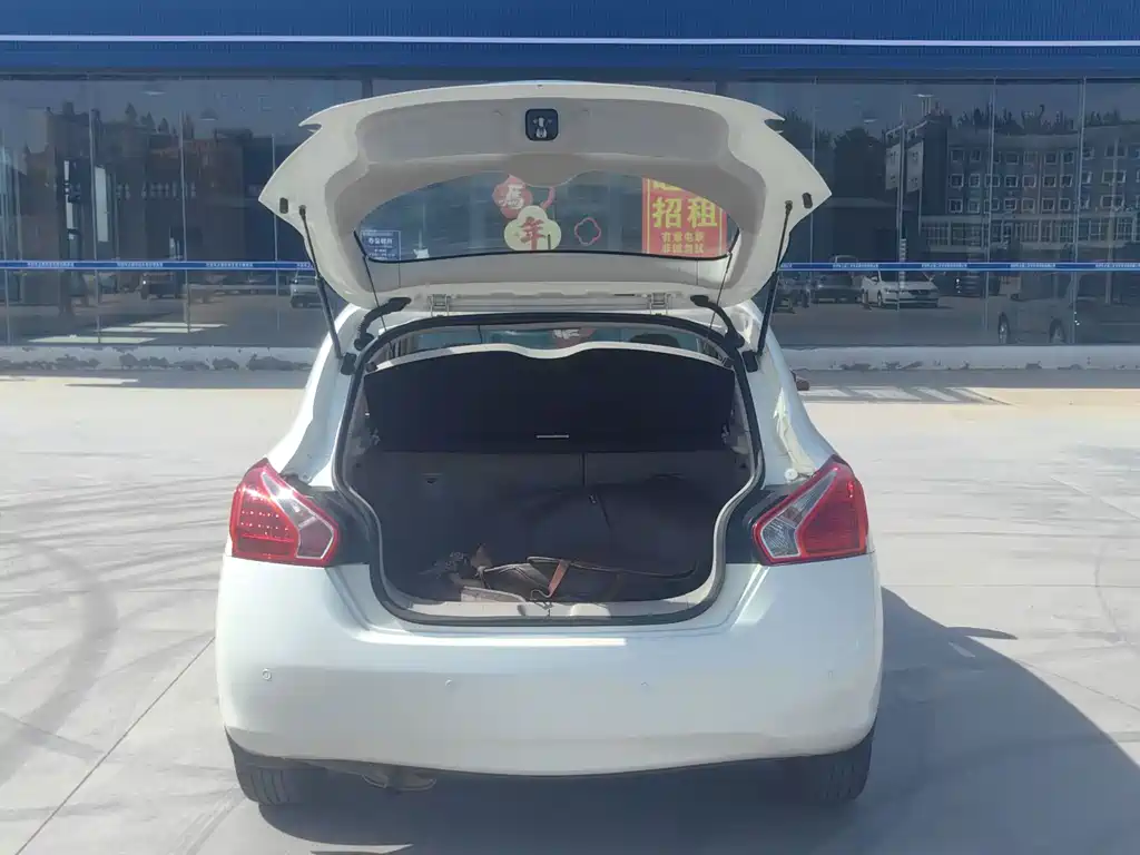 Nissan Tiida — миниатюра 14